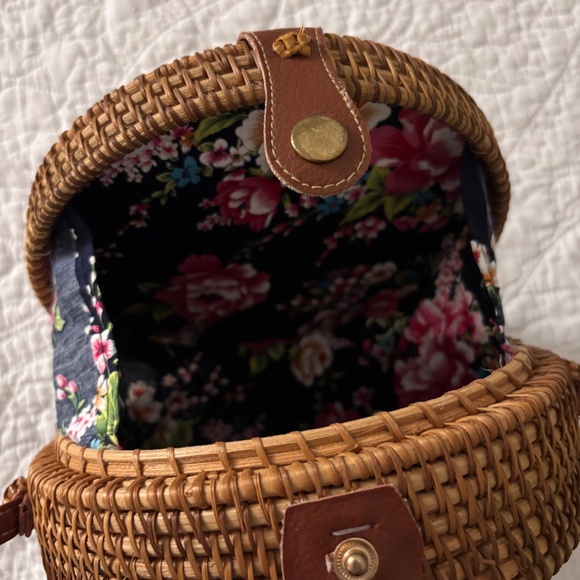 Straw Rattan Round Crossbody - Picture 4 of 4